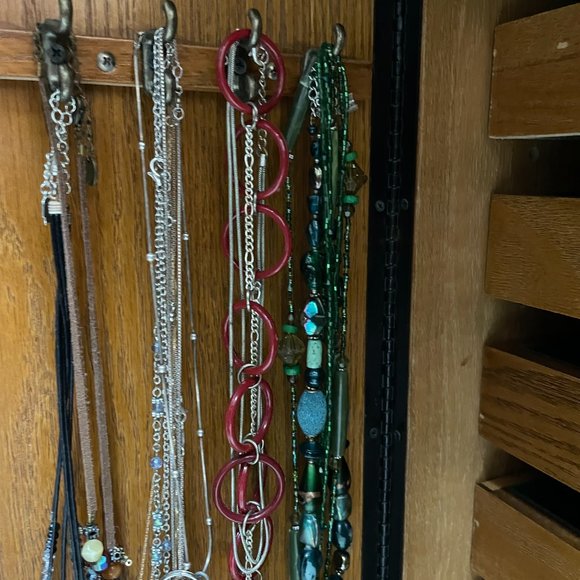 Assorted items. - Picture 6 of 10